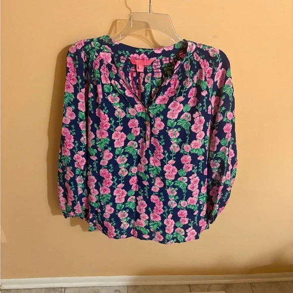 Lilly Pulitzer Elsa Top in Navy De Vine Oyster Bay - Picture 2 of 4